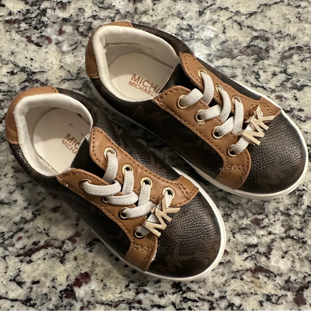 Michael Kors baby/toddler walking size us 5 shoe, uk 4.5, eur 21, cm 11 Brown - Picture 2 of 10